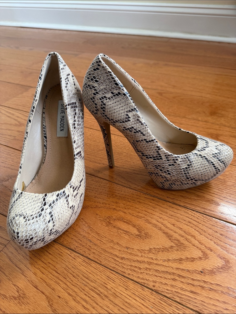 Steve Madden Platform Pumps
